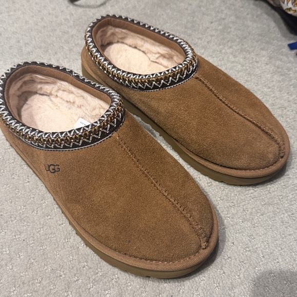 UGG Brown Slippers Size 8 - Picture 1 of 5